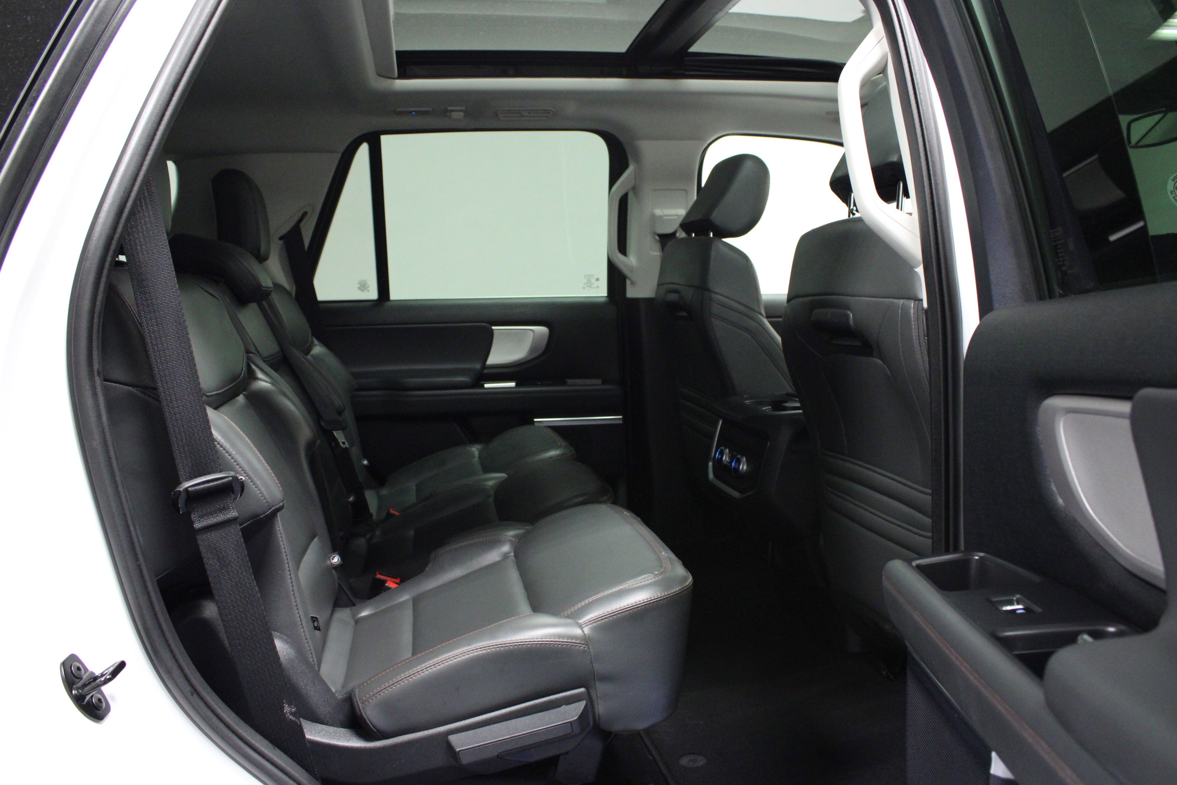 Used 2025 Ford Expedition Active image 16