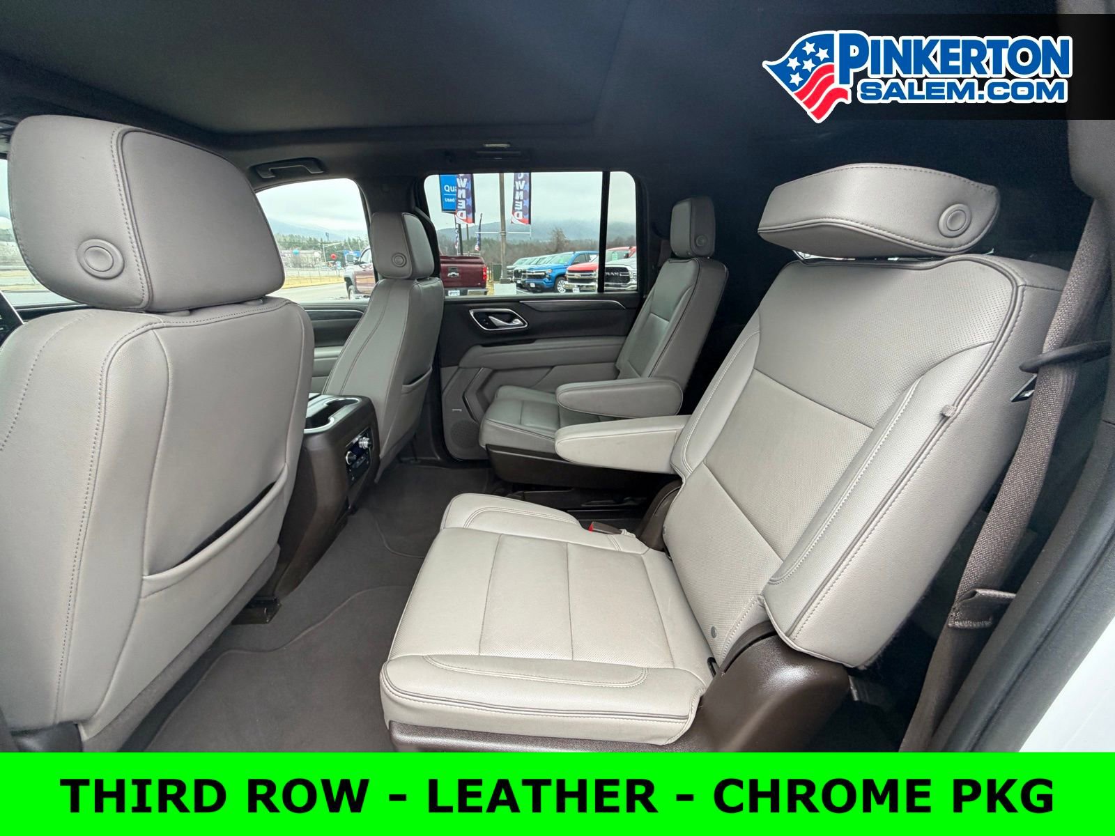 Used 2022 GMC Yukon XL SLT w/ SLT Premium Package AWD/4WD image 5