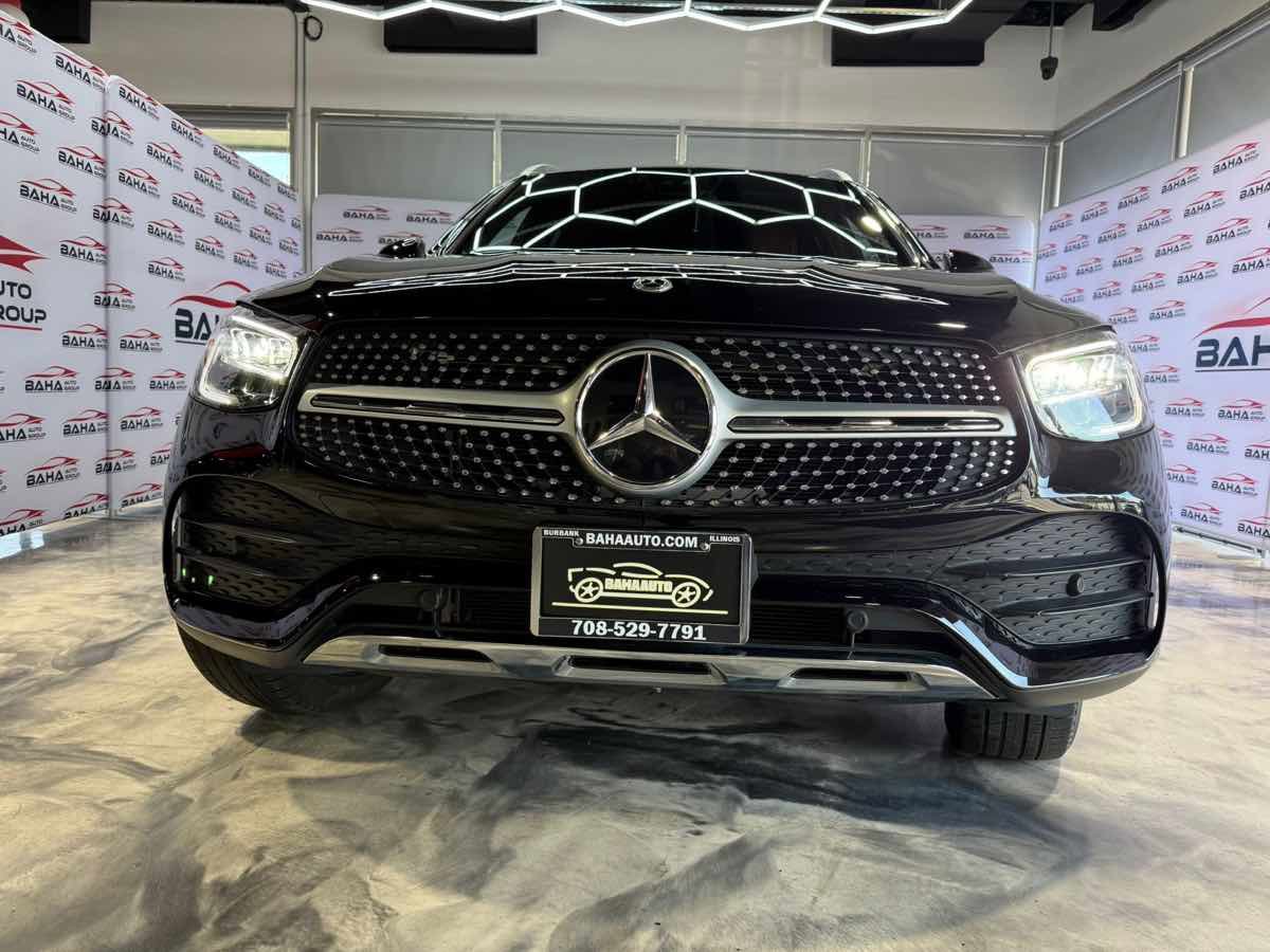 Used 2022 Mercedes-Benz GLC 300 4MATIC w/ AMG Line image 3