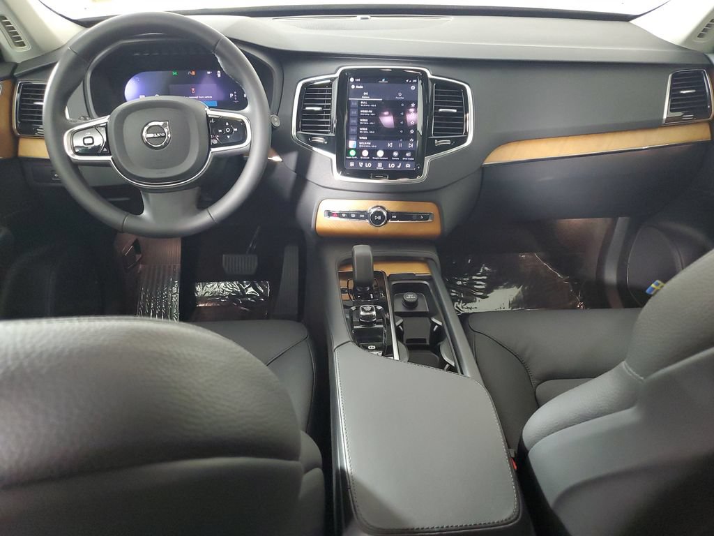 Used 2024 Volvo XC90 B5 Plus AWD/4WD image 17