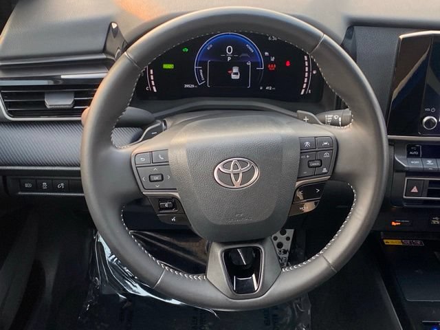 Used 2025 Toyota Camry SE FWD image 9