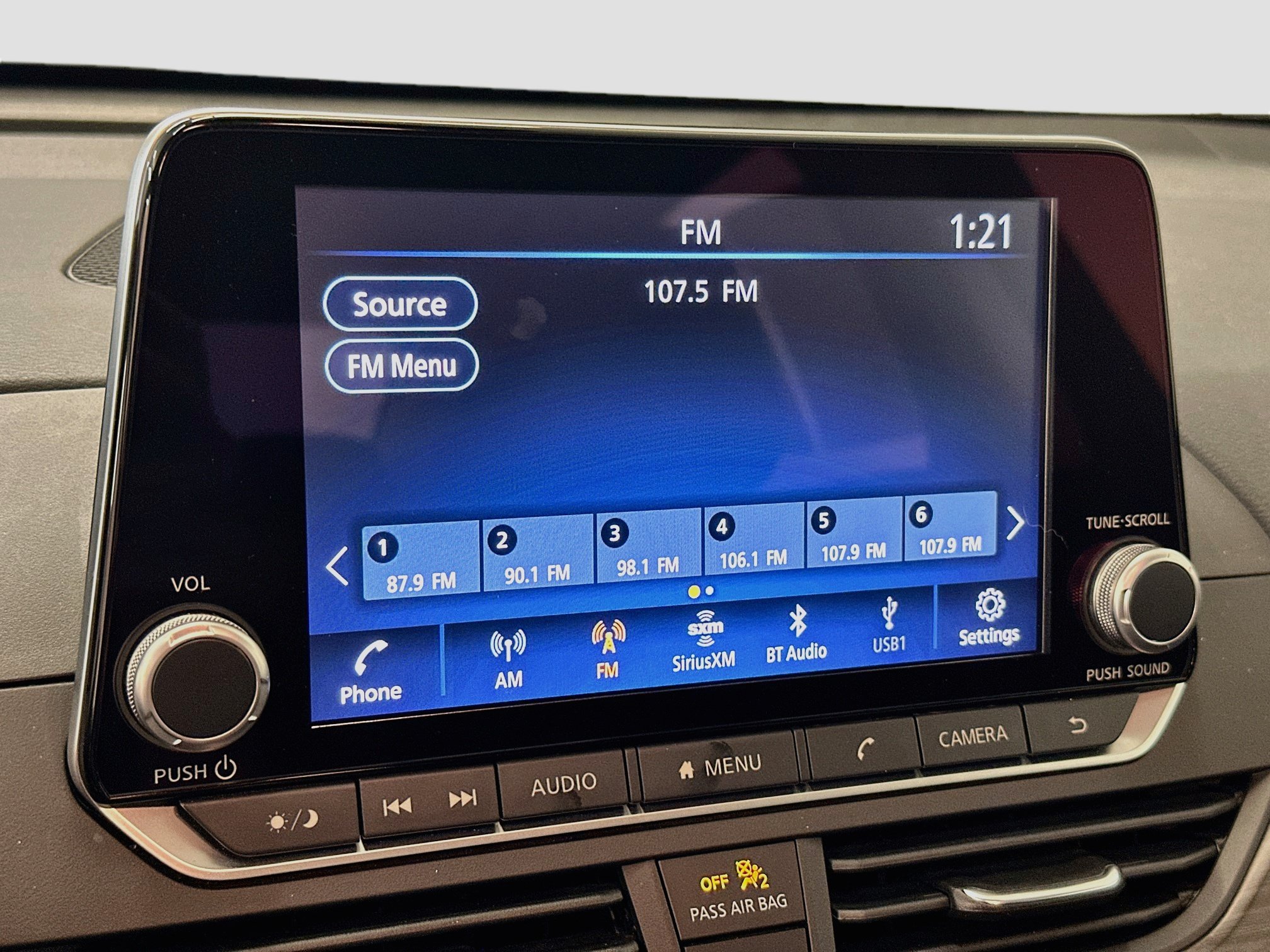 Used 2025 Nissan Altima 2.5 SV FWD image 21