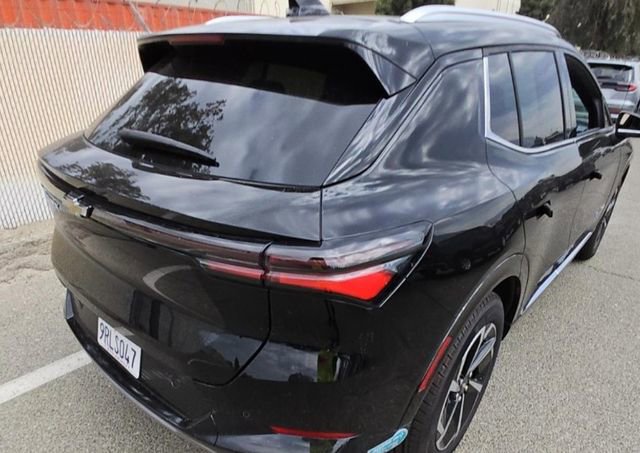 Used 2025 Chevrolet Equinox EV LT w/ Convenience Package image 4