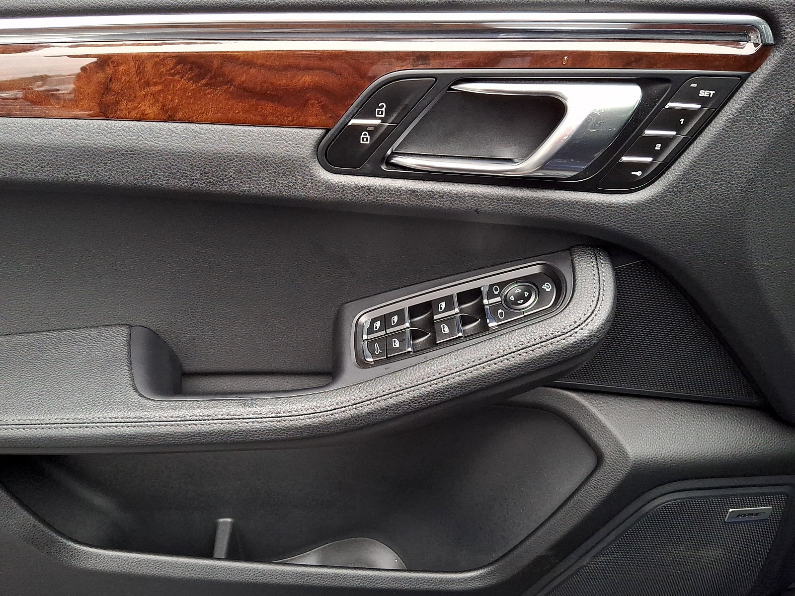 Certified 2025 Porsche Macan AWD/4WD image 16