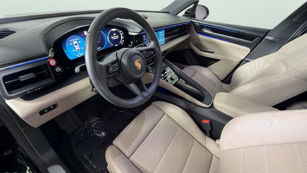 Used 2025 Porsche Macan Electric w/ Premium Package RWD image 18