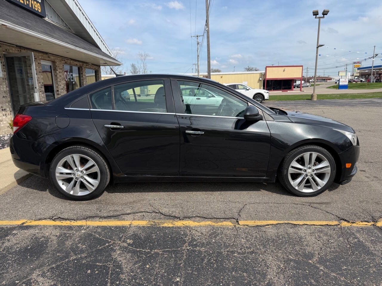 Used 2011 Chevrolet Cruze LTZ FWD image 2