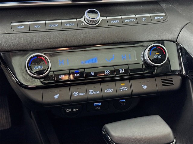 Used 2025 Hyundai Elantra SEL image 18
