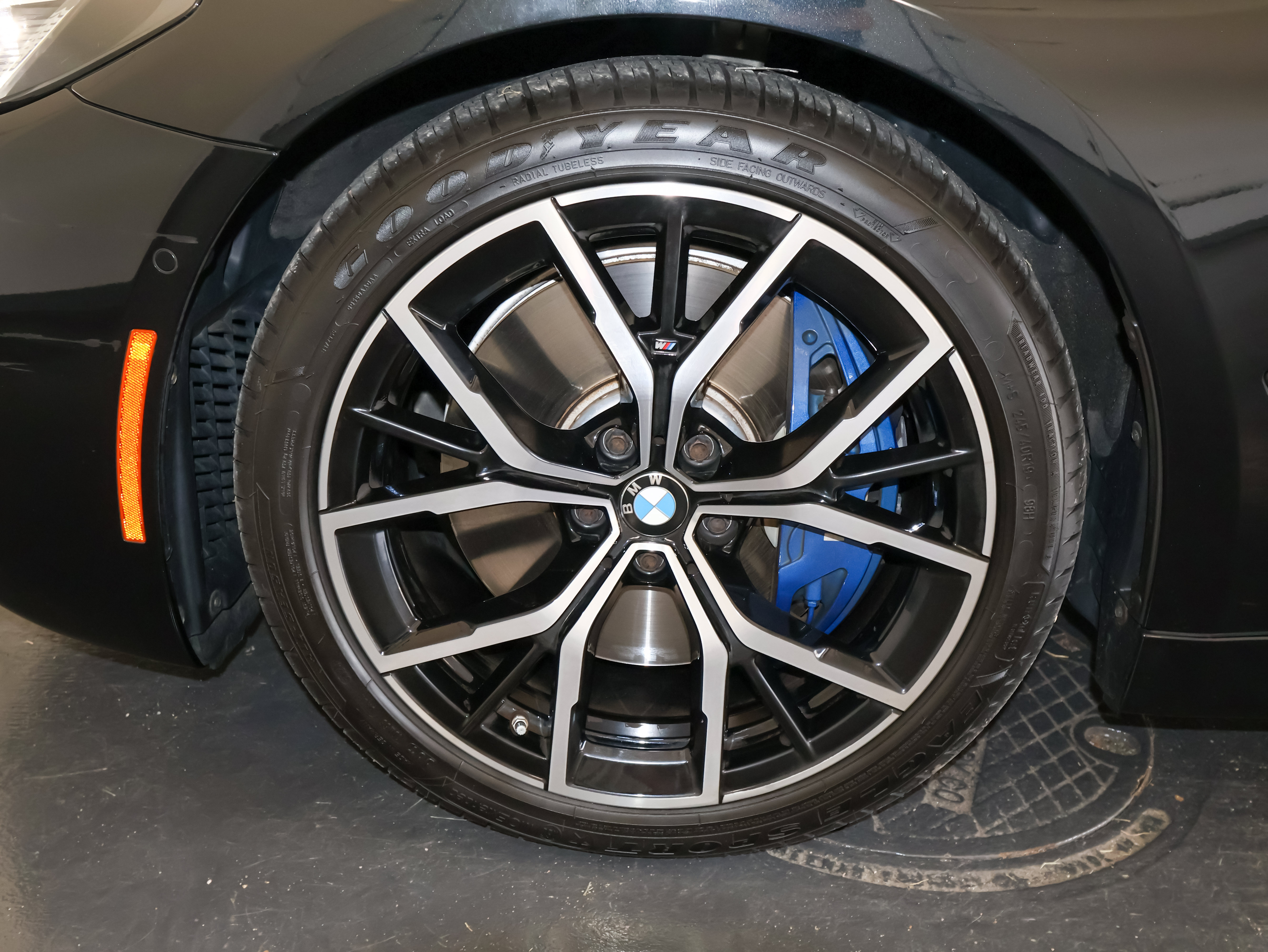 Used 2021 BMW M550i xDrive w/ Executive Package AWD/4WD image 41