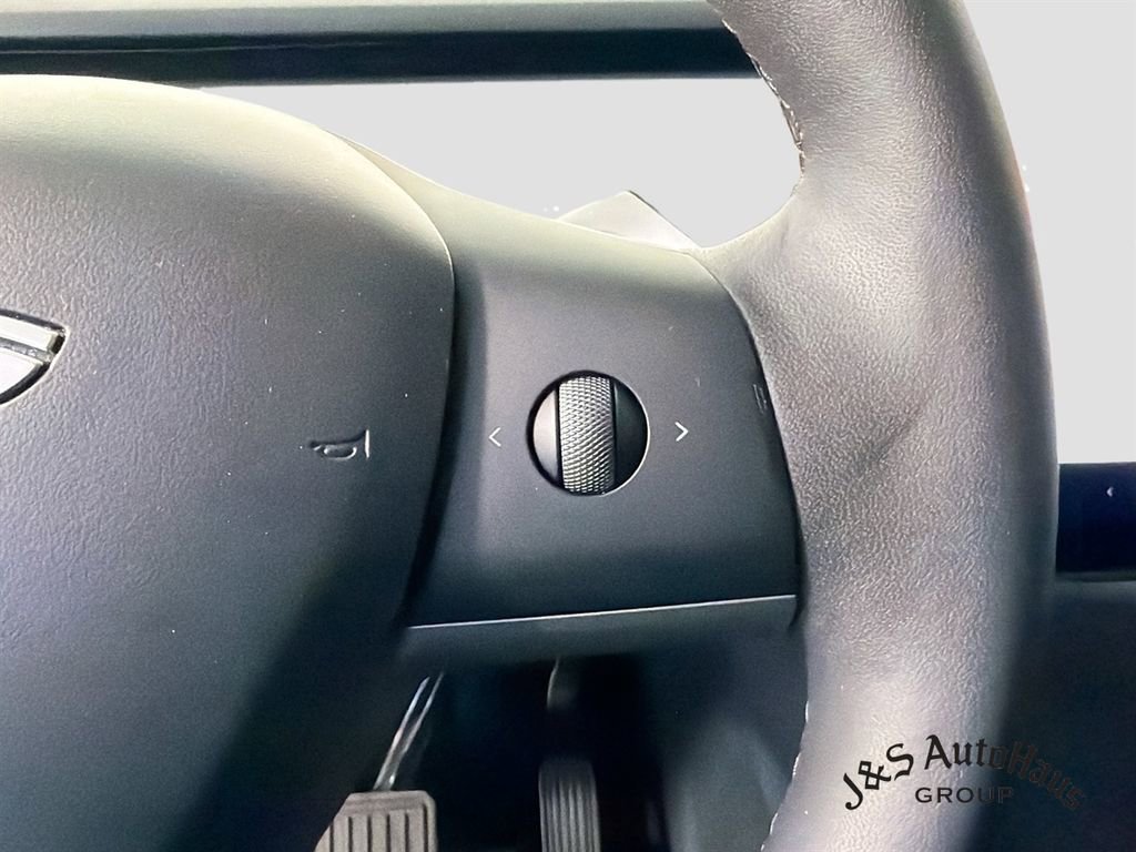 Used 2025 Tesla Model Y Long Range AWD/4WD image 14