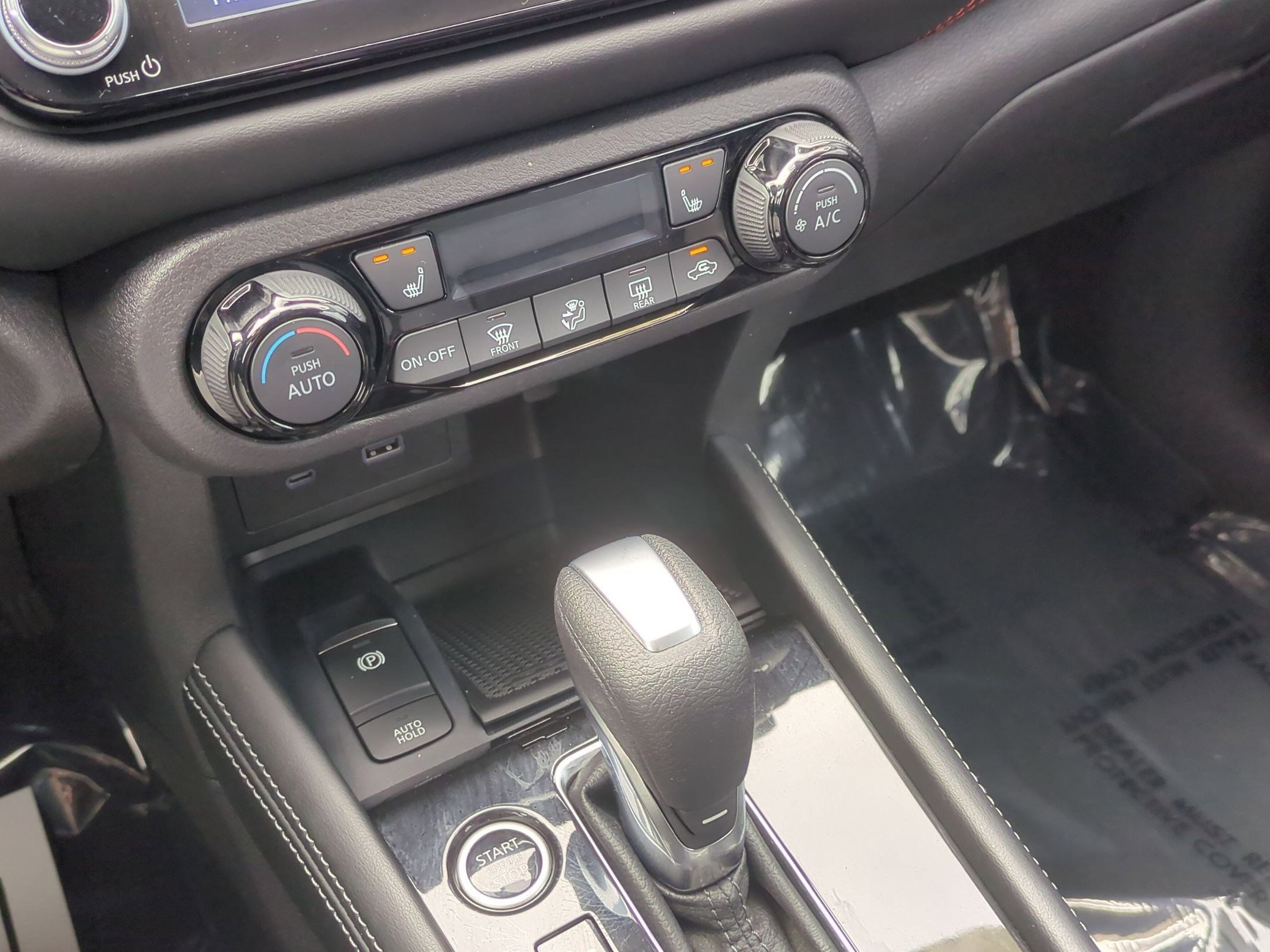 Used 2023 Nissan Kicks SR w/ SR Premium Package image 14