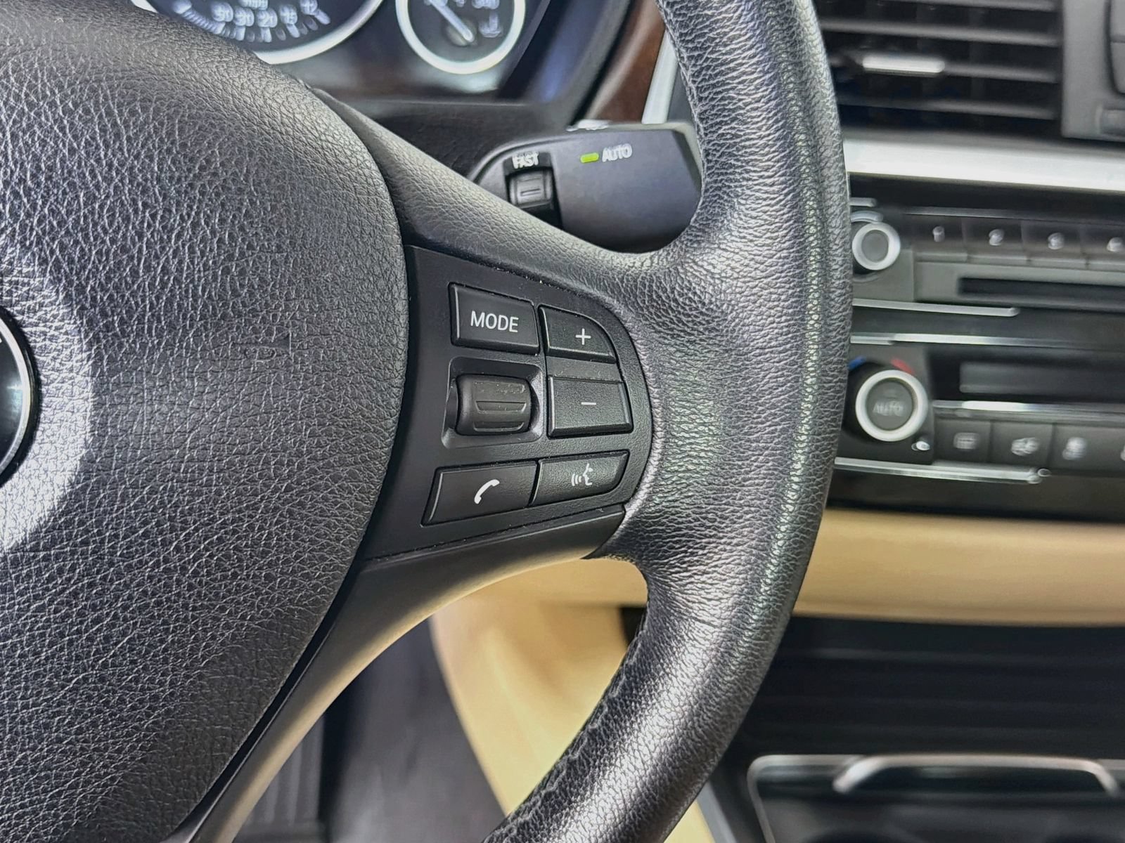 Used 2018 BMW 320i Sedan RWD image 12