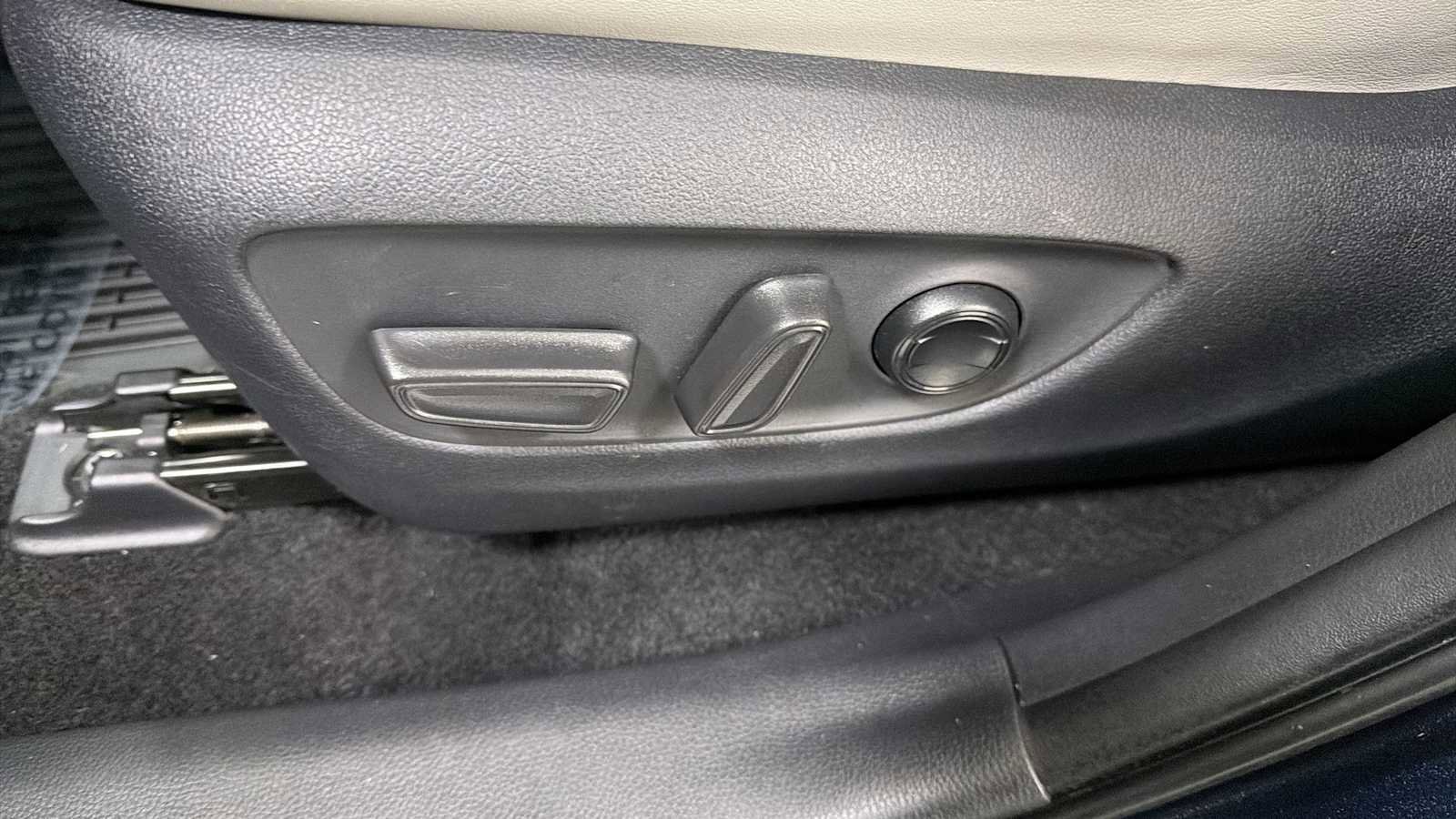 Certified 2025 Toyota RAV4 Limited image 14