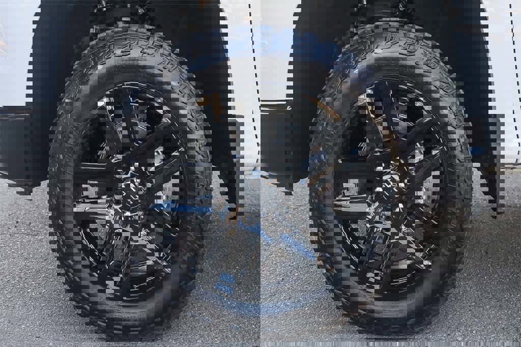 Used 2025 Chevrolet Silverado 1500 Custom Trail Boss w/ Dark Appearance Package image 11