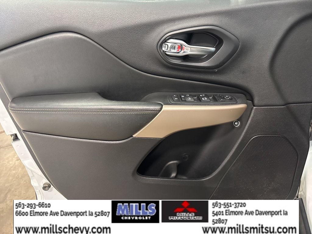 Used 2018 Jeep Cherokee Limited AWD/4WD image 9