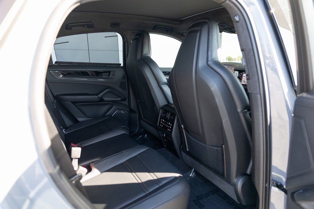 Certified 2025 Porsche Cayenne GTS image 23