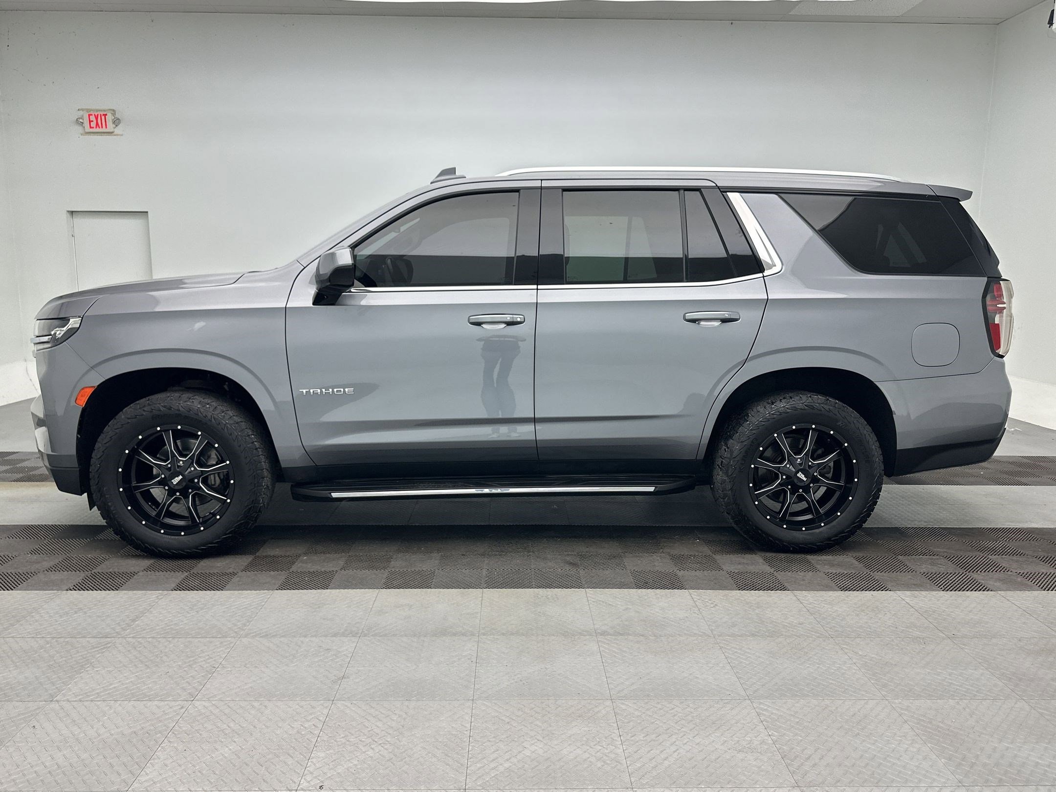 Used 2021 Chevrolet Tahoe LT AWD/4WD image 2