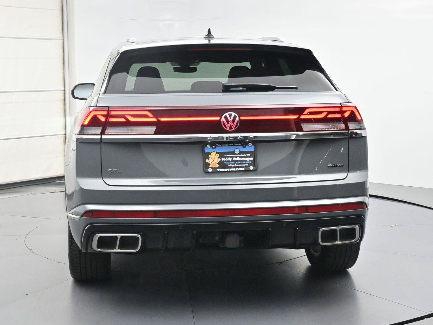 Certified 2024 Volkswagen Atlas Cross Sport SEL R-Line AWD/4WD image 25