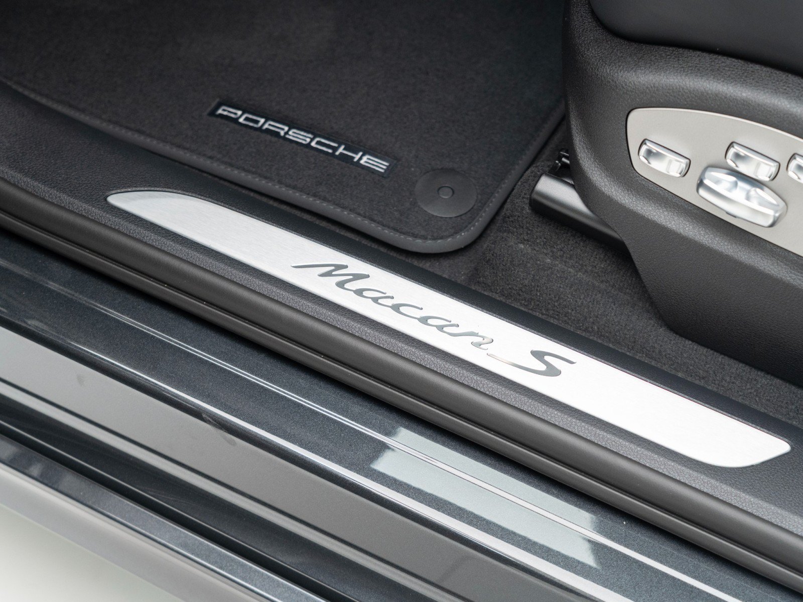 New 2026 Porsche Macan S AWD/4WD image 15