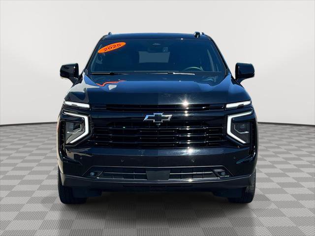 Used 2025 Chevrolet Suburban RST w/ Comfort Package AWD/4WD image 2