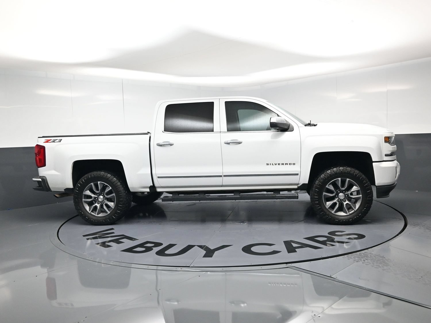 Used 2018 Chevrolet Silverado 1500 LTZ Z71 w/ LTZ Plus Package AWD/4WD image 10