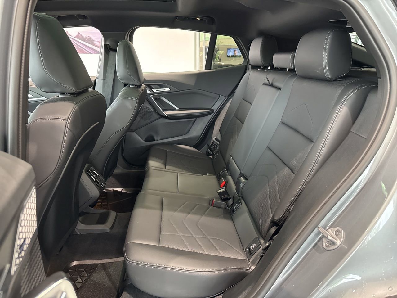 Used 2025 BMW X2 xDrive28i w/ Technology Package image 40