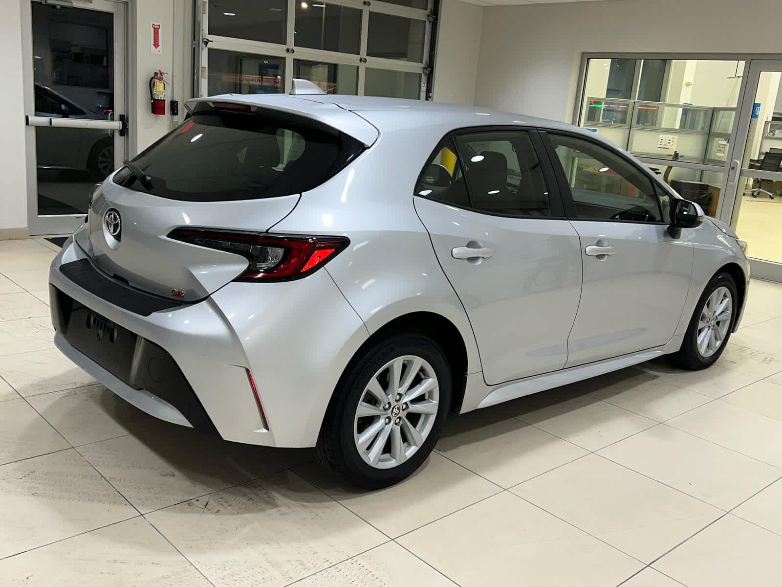 Used 2023 Toyota Corolla SE w/ SE Premium Package FWD image 7