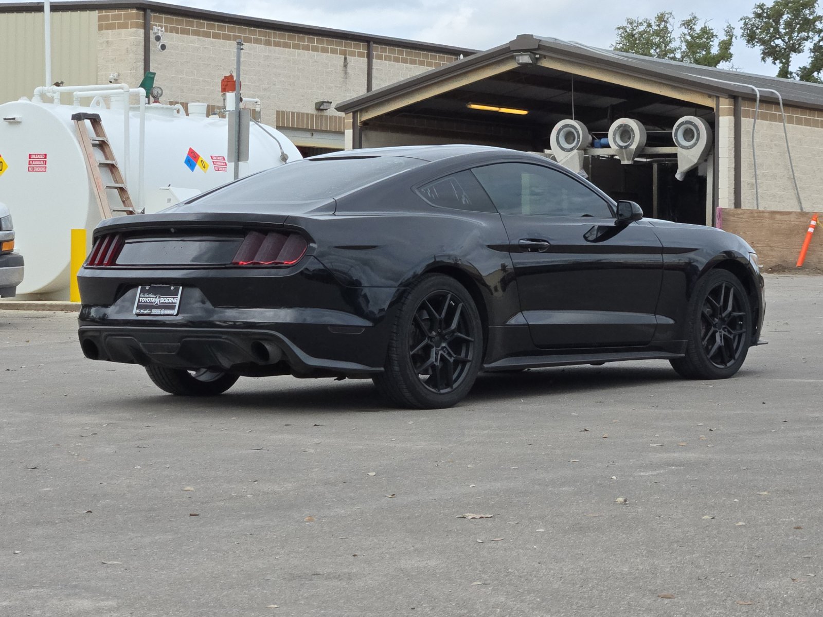 Used 2017 Ford Mustang GT w/ GT Performance Package RWD image 5