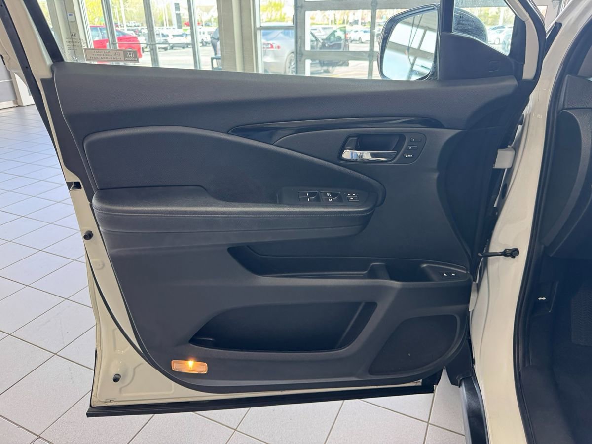 Used 2019 Honda Pilot Touring image 9