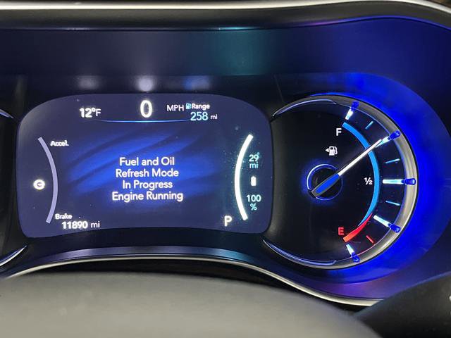 Used 2022 Chrysler Pacifica Limited w/ Uconnect Theater Family Group image 19