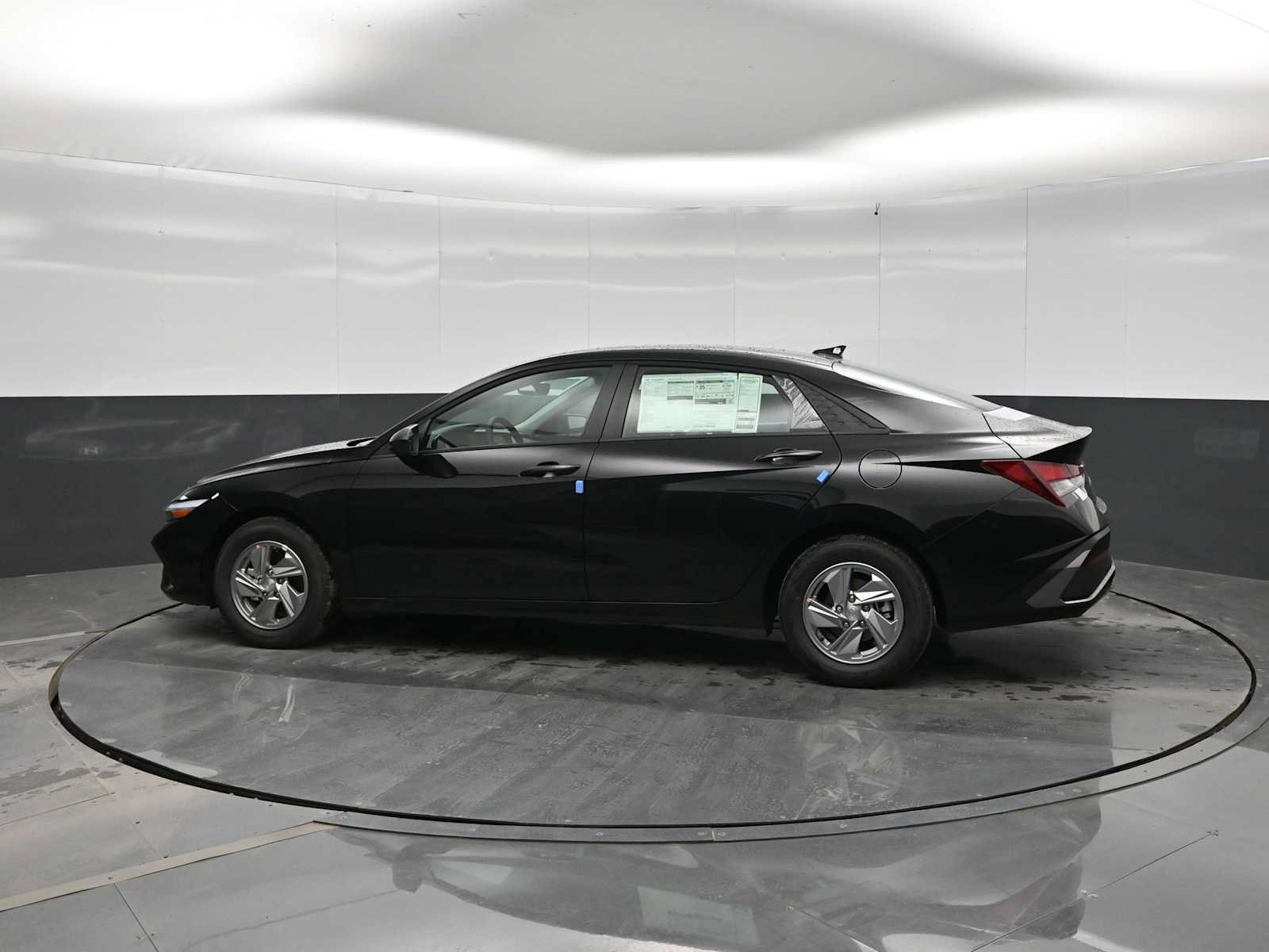New 2026 Hyundai Elantra SE FWD image 5