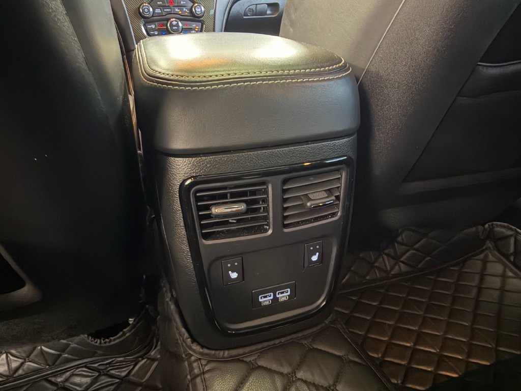 Used 2023 Chrysler 300 C RWD image 11