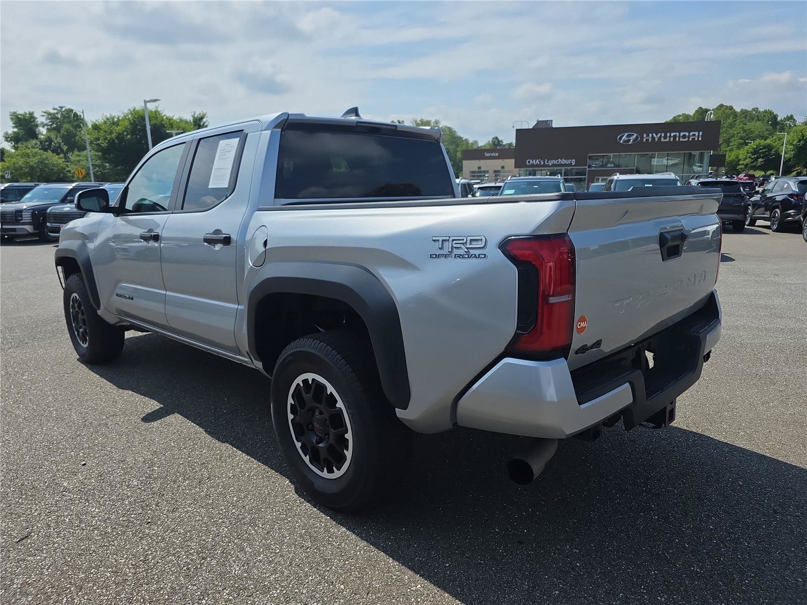 Used 2024 Toyota Tacoma TRD Off-Road AWD/4WD image 15