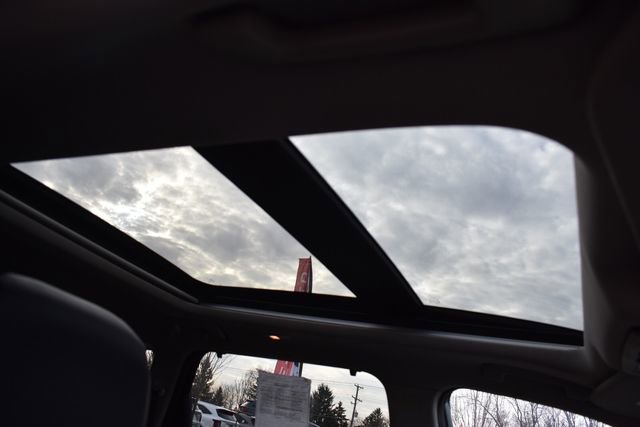 Used 2021 Nissan Rogue SV w/ Premium Package image 12