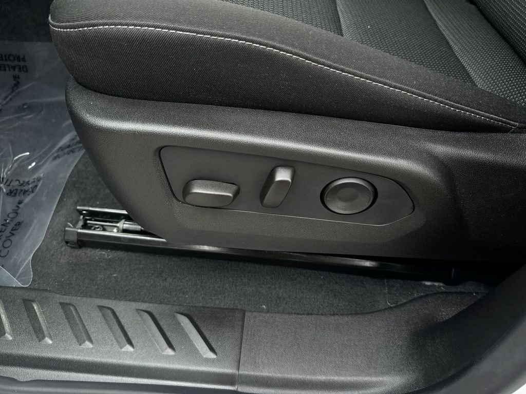 New 2025 Chevrolet Colorado LT RWD image 14
