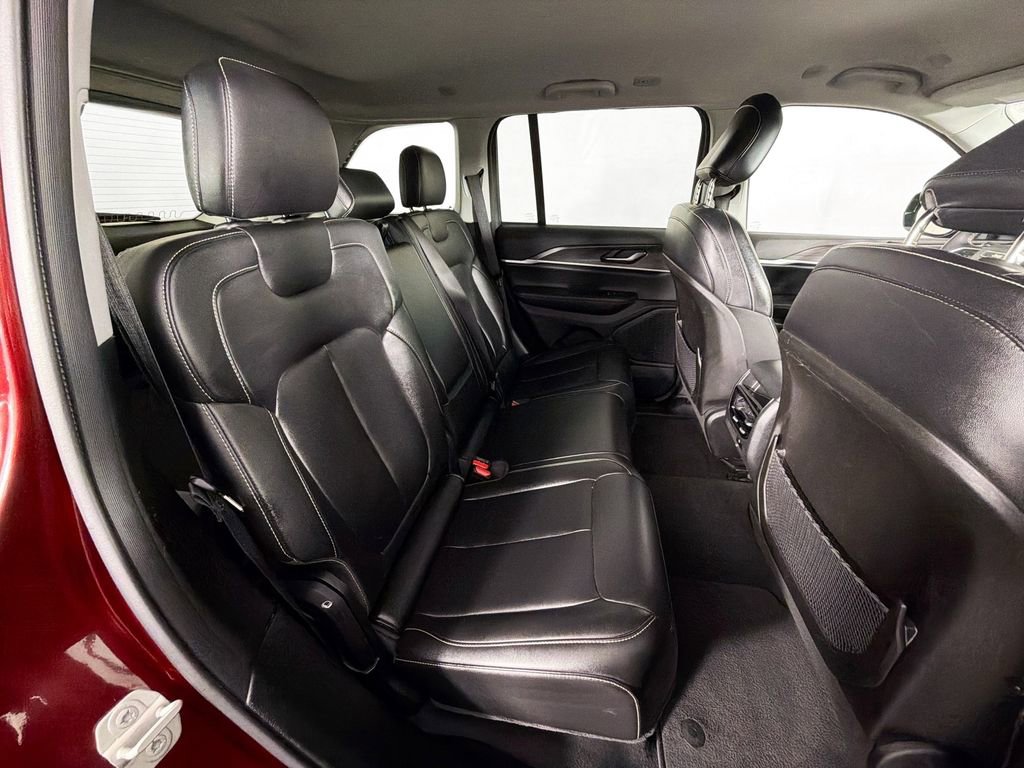 Used 2023 Jeep Grand Cherokee Limited image 24