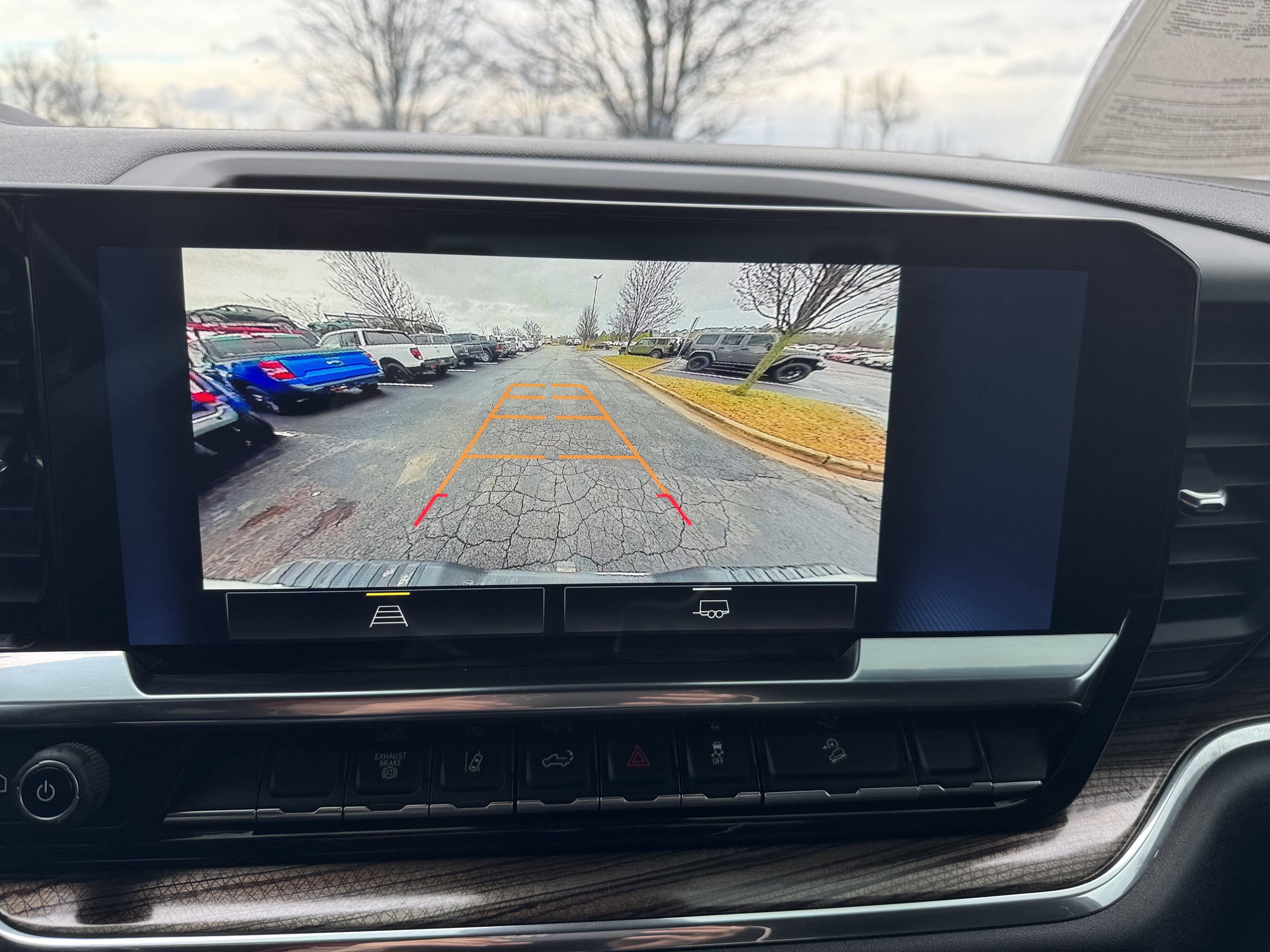 Used 2024 Chevrolet Silverado 2500 LT image 2