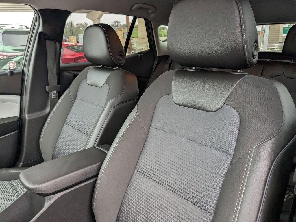 Used 2025 Chevrolet Trax LT w/ LT Convenience Package FWD image 15