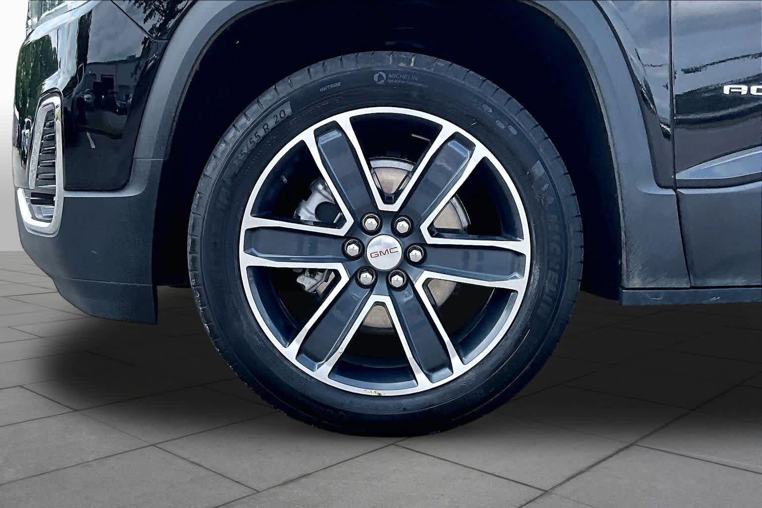 Used 2022 GMC Acadia SLT w/ Preferred Package FWD image 11