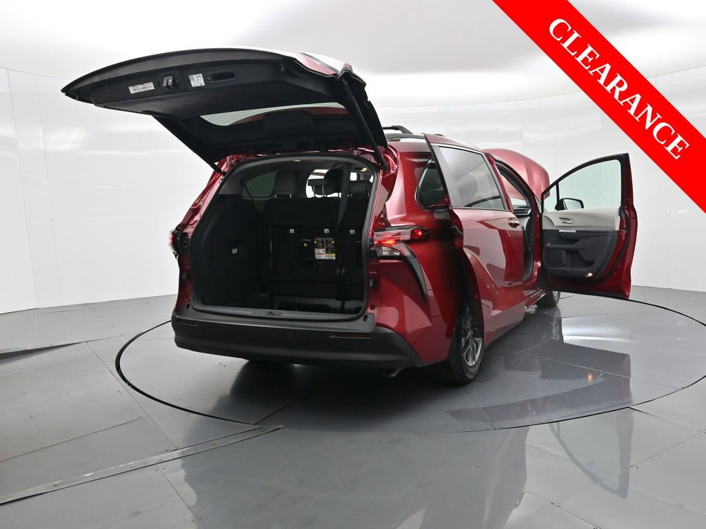 Used 2022 Toyota Sienna XLE image 43