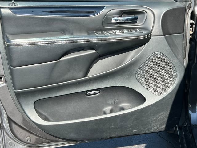 Used 2017 Dodge Grand Caravan SE FWD image 14