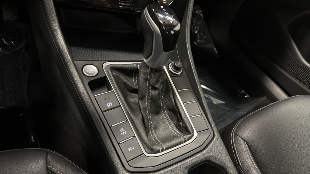 Certified 2024 Volkswagen Jetta SE FWD image 19