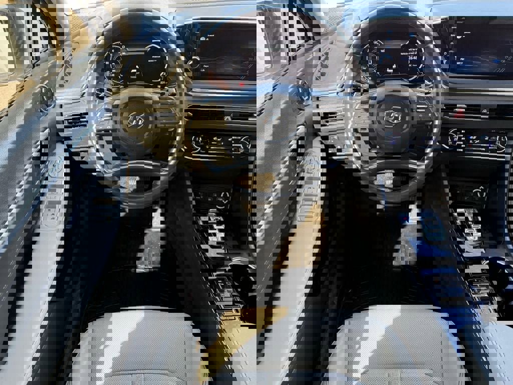 Used 2022 Hyundai Sonata Limited w/ Preferred Accessory Package image 17