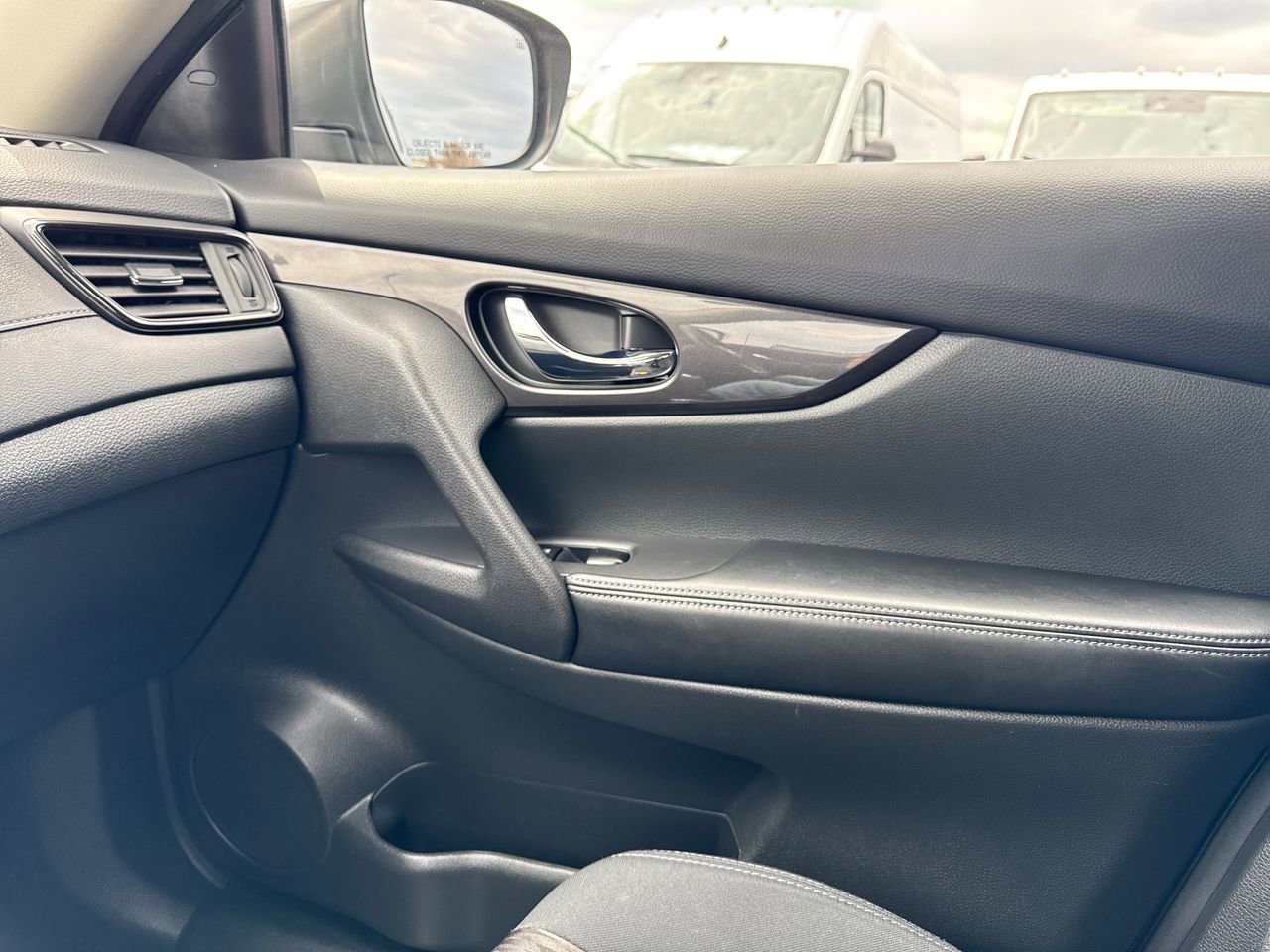 Used 2019 Nissan Rogue SV image 22