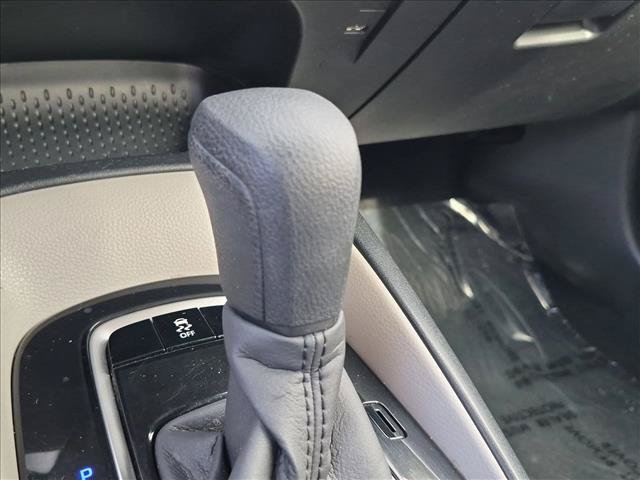 Used 2021 Toyota Corolla LE w/ Carpet Mat Package (TMS) FWD image 12
