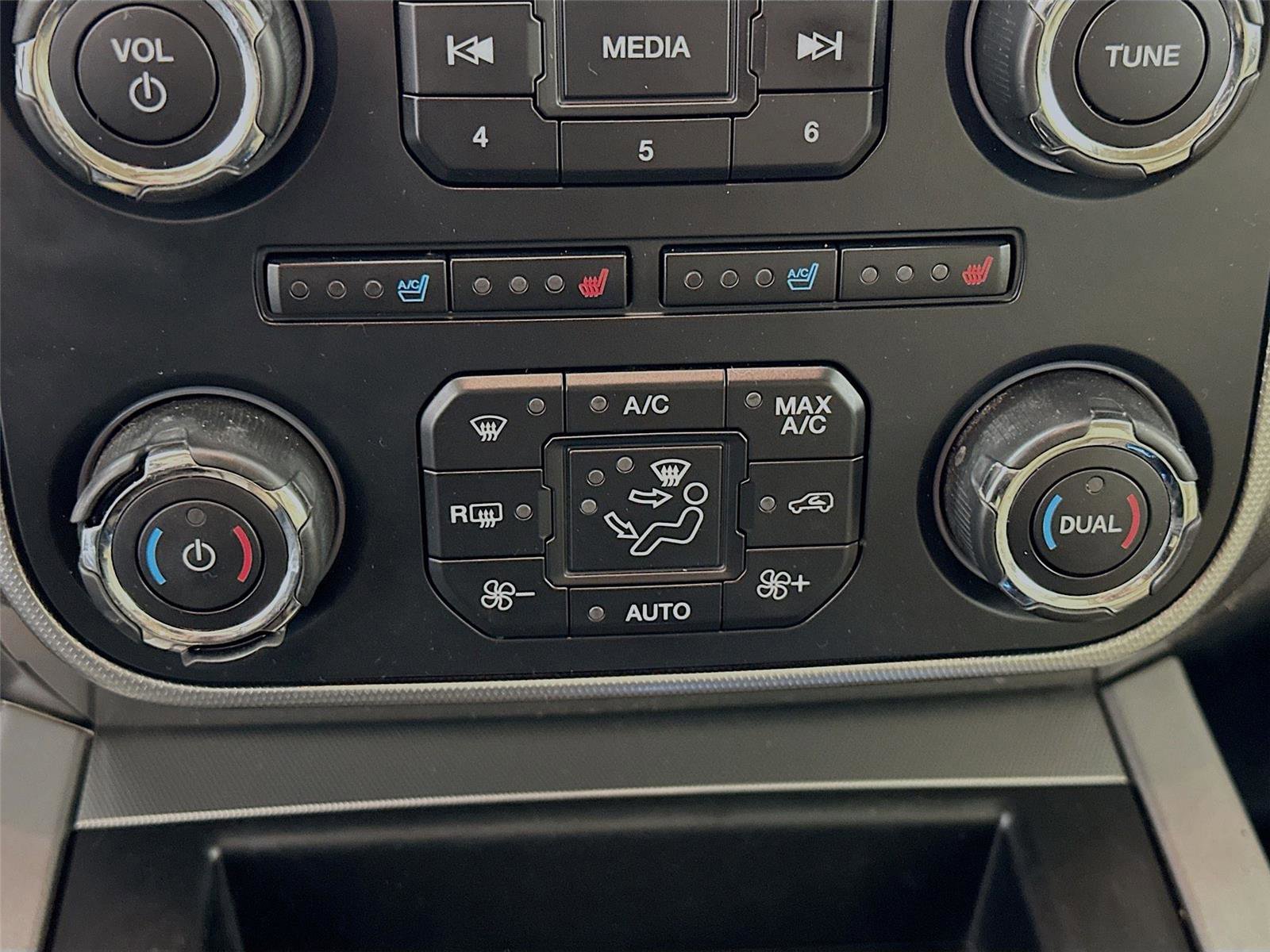 Used 2017 Ford Expedition EL XLT w/ Equipment Group 202A AWD/4WD image 9