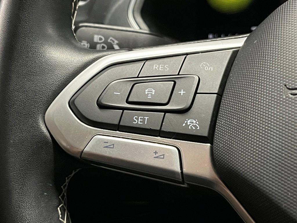 Certified 2023 Volkswagen Tiguan SE R-Line FWD image 25