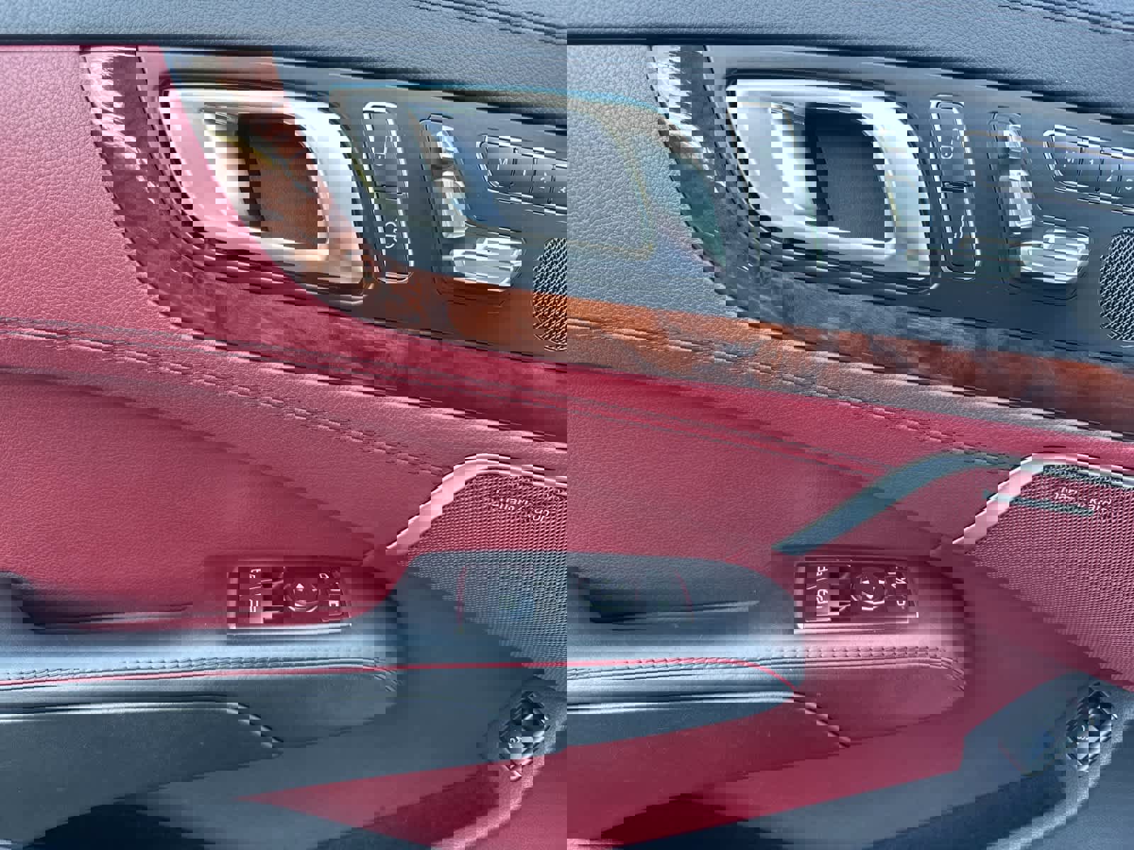 Used 2017 Mercedes-Benz SL 550 image 12