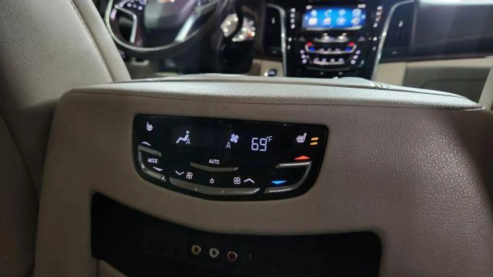 Used 2015 Cadillac Escalade Premium image 19