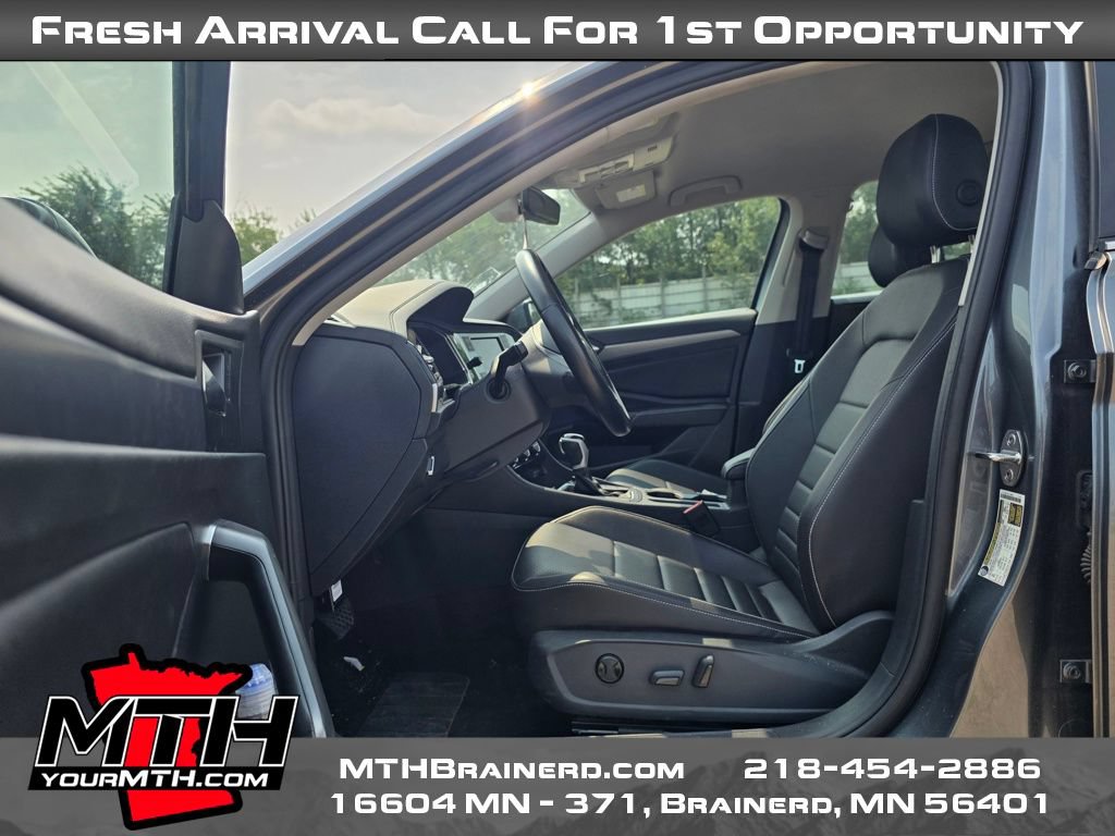 Used 2024 Volkswagen Jetta SE FWD image 9