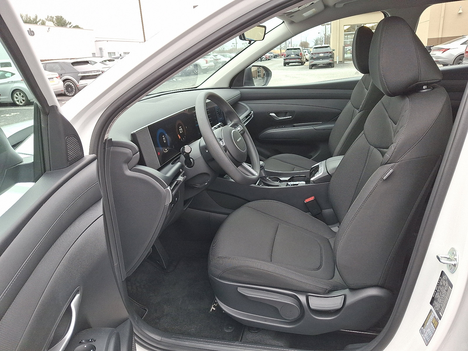 Used 2025 Hyundai Tucson SE AWD/4WD image 13